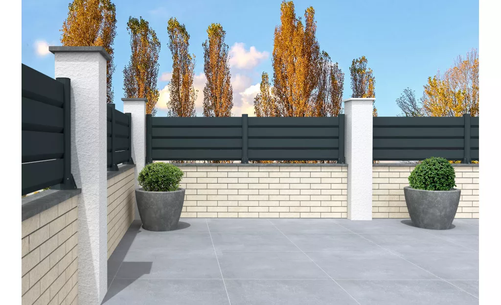 Clôture avec brise-vue